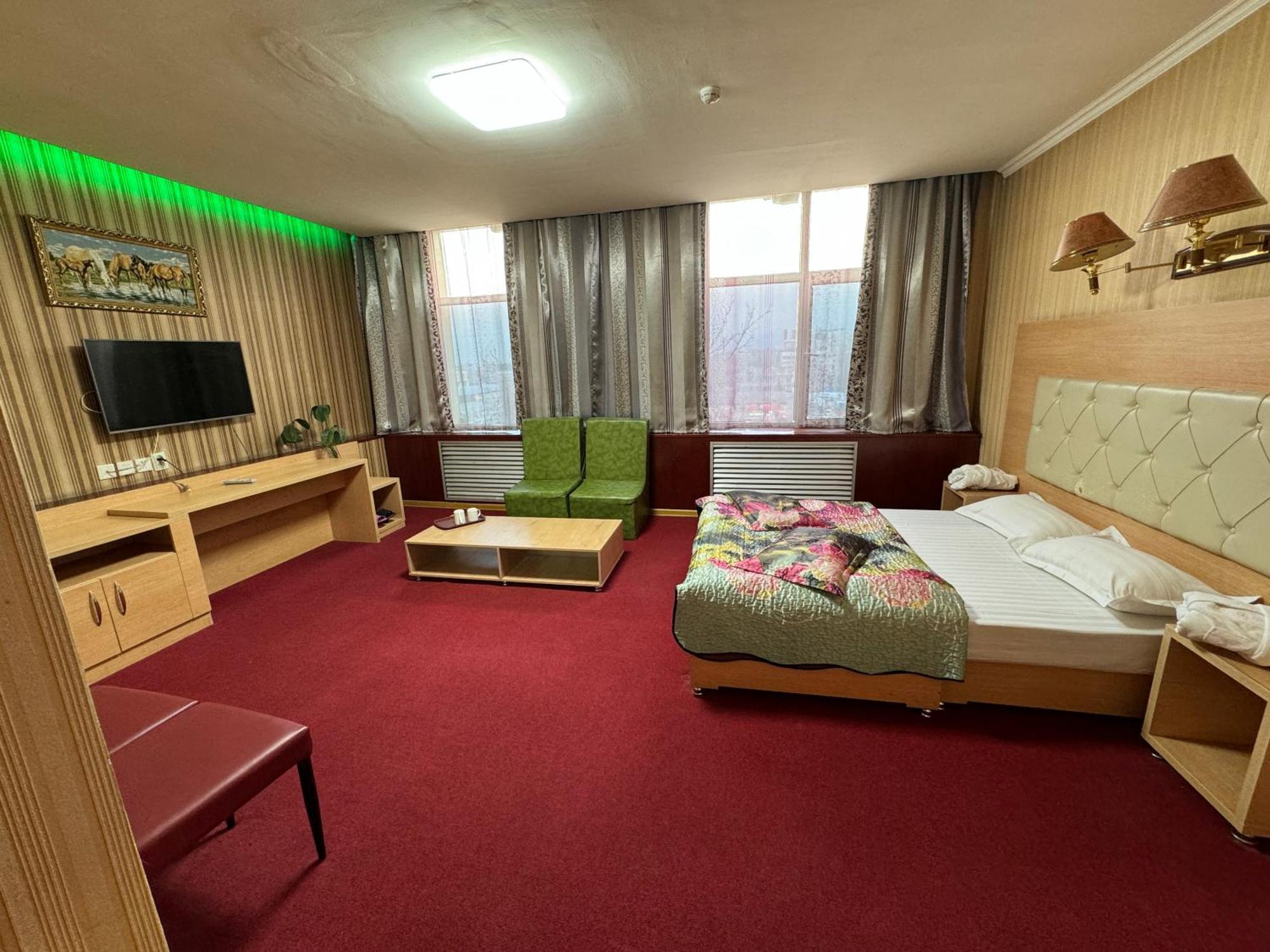 Zolotoi Drakon Hotel アルマトイ エクステリア 写真